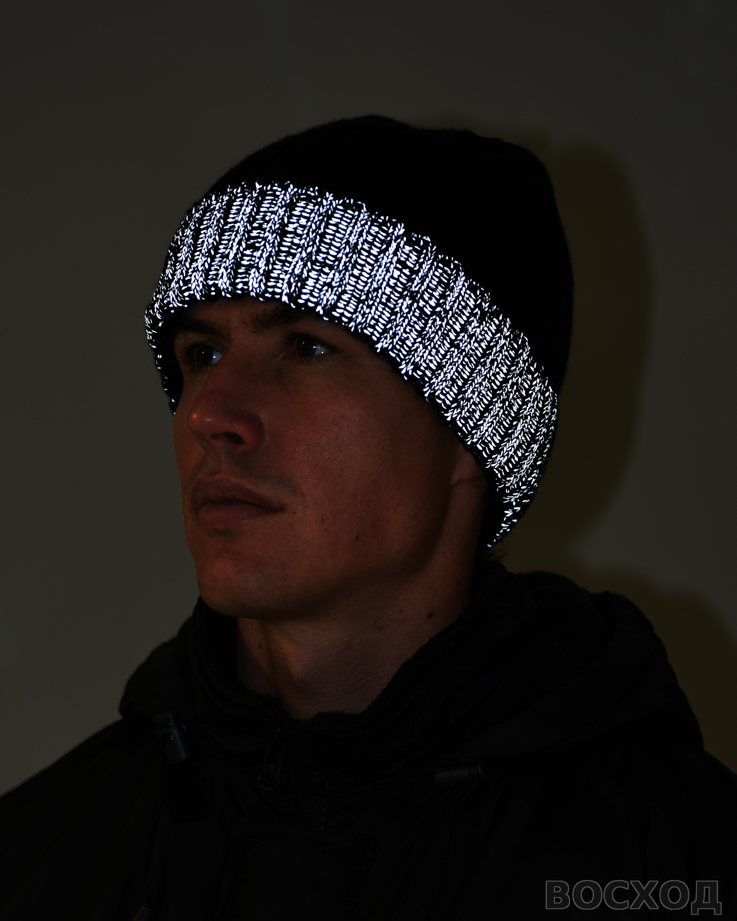 Шапка черная с СВ-элементами СИРИУС Юка, с утеплителем Тинсулейт (х12х60)